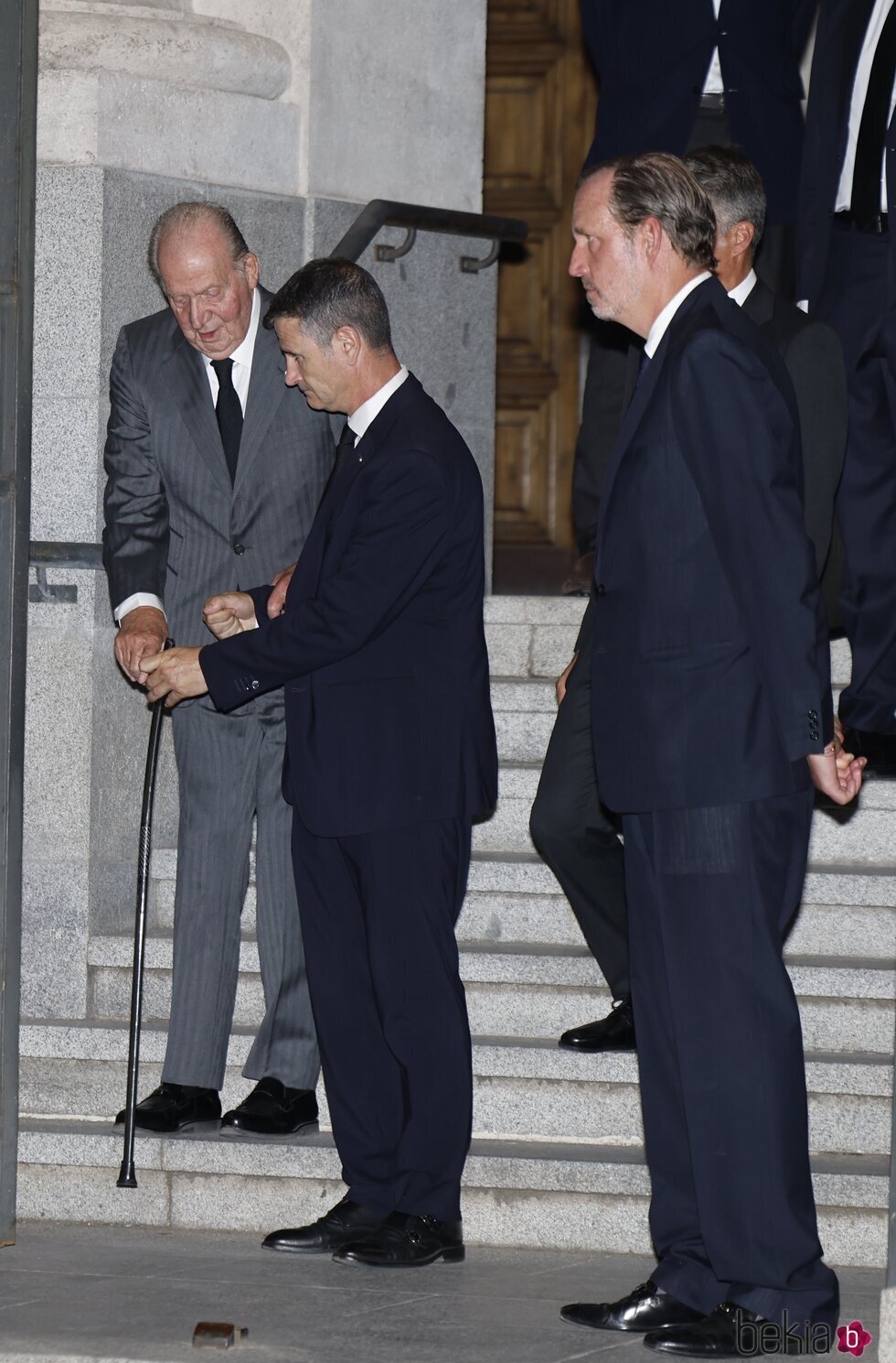 El Rey Juan Carlos y Bruno Gómez-Acebo en el funeral de Alejandro Fernández de Araoz