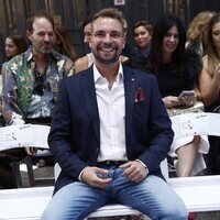 José María Almoguera posa en el front row del desfile de Félix Ramiro