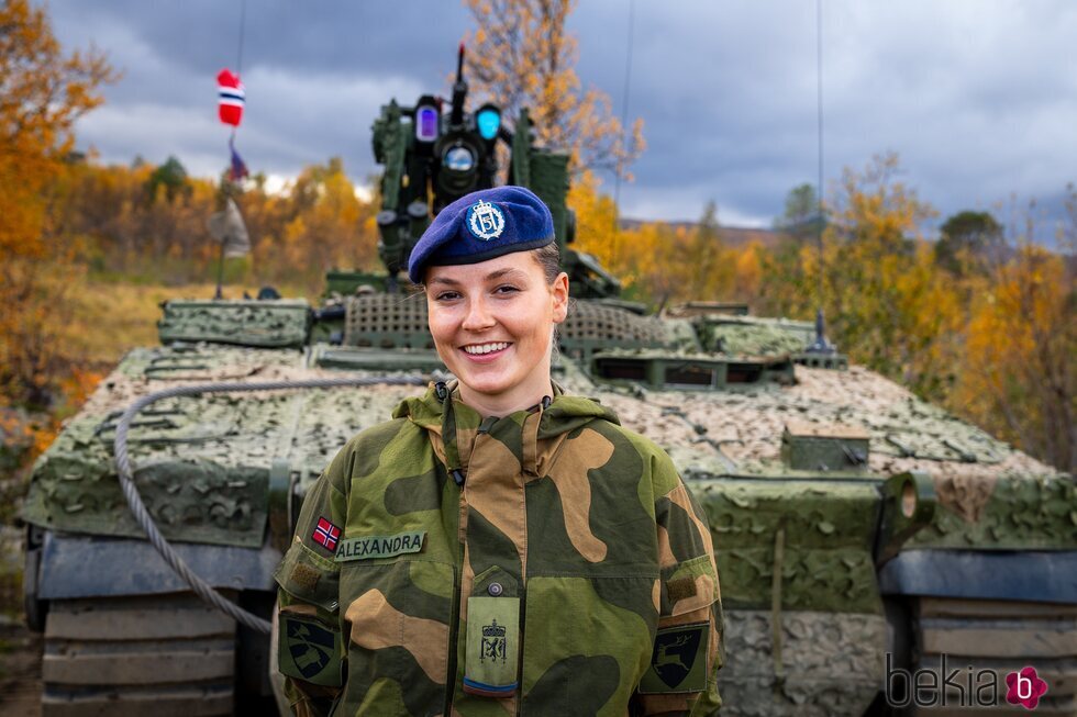 Ingrid Alexandra de Noruega como la soldado Alexandra en el Batallón de Ingenieros de Skjold