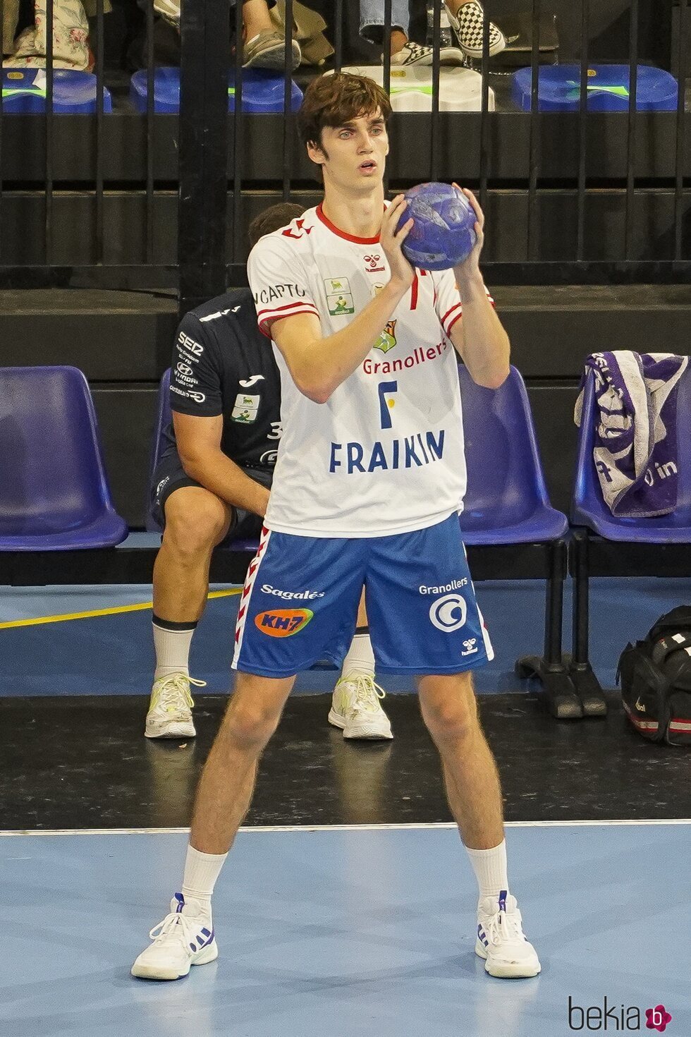 Pablo Urdangarin jugando un partido de balonmano en Granollers