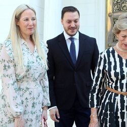 Theodora de Grecia y Matthew Kumar con Ana María de Grecia antes de su boda