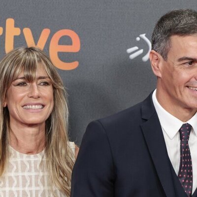 Pedro Sánchez y Begoña Gómez en la premiere de 'La habitación de al lado' de Pedro Almodóvar en el Festival Internacional de Cine de San Sebastián 2024