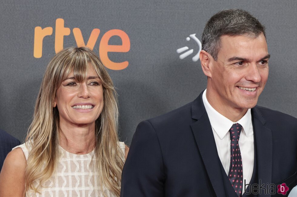 Pedro Sánchez y Begoña Gómez en la premiere de 'La habitación de al lado' de Pedro Almodóvar en el Festival Internacional de Cine de San Sebastián 2024