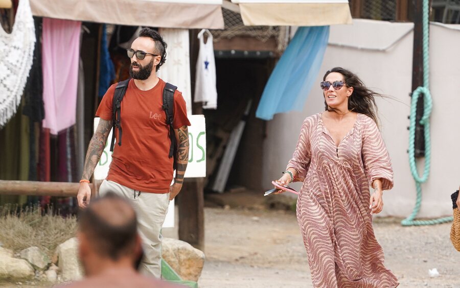 Malú y su novio Ángel Fernández paseando su amor por Ibiza