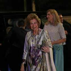 La Reina Sofía llega muy sonriente a la cena privada previa a la boda de Theodora de Grecia