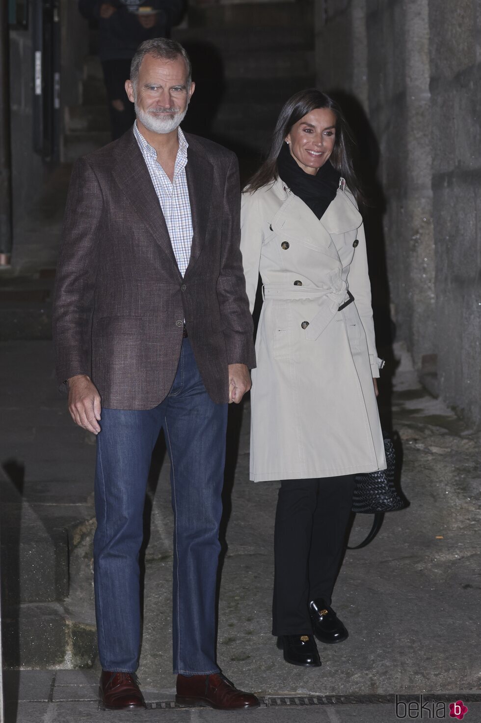 Los Reyes Felipe y Letizia, cogidos de la mano tras una cena en Combarro