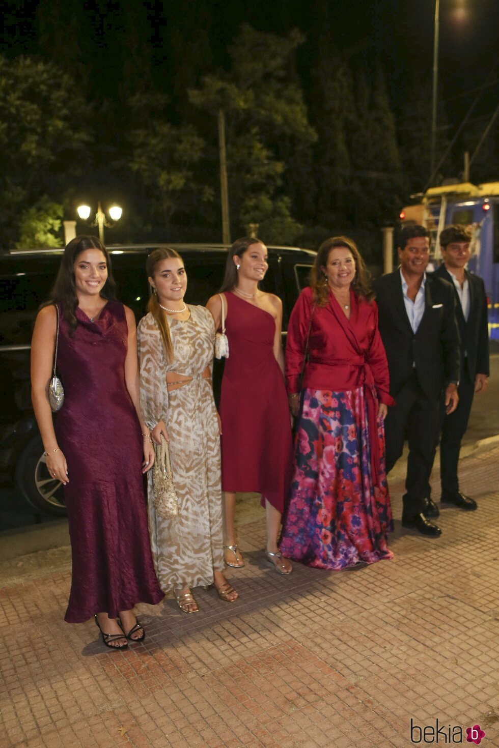 Alexia de Grecia y Carlos Morales y sus hijos en la cena previa a la boda de Theodora de Grecia y Matthew Kumar