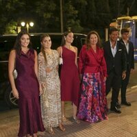 Alexia de Grecia y Carlos Morales y sus hijos en la cena previa a la boda de Theodora de Grecia y Matthew Kumar