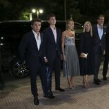 Pablo y Marie Chantal de Grecia con sus cinco hijos en la cena previa a la boda de Theodora de Grecia y Matthew Kumar