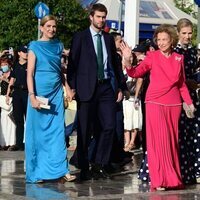 La Reina Sofía saludando junto a la Infanta Elena, la Infanta Cristina y Juan Urdangarin en la boda de Theodora de Grecia y Matthew Kumar