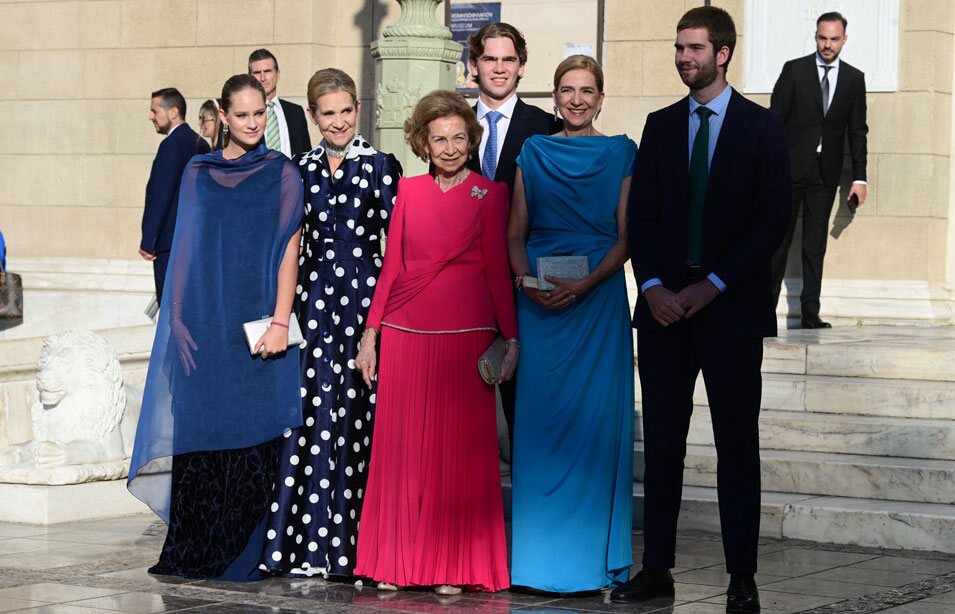 La Reina Sofía, sus hijas Elena y Cristina y sus nietos Juan, Miguel e Irene Urdangarin en la boda de Theodora de Grecia y Matthew Kumar