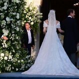 La cola del vestido de novia y el velo de Theodora de Grecia en su boda con Matthew Kumar