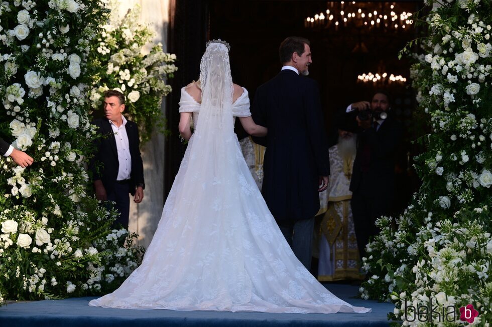 La cola del vestido de novia y el velo de Theodora de Grecia en su boda con Matthew Kumar