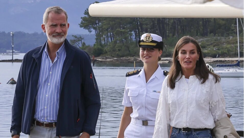 Los Reyes Felipe y Letizia y la Princesa Leonor tras un almuerzo en Carril, Vilagarcía de Arousa