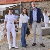 La Princesa Leonor, muy cariñosa con la Reina Letizia en presencia del Rey Felipe VI en Carril, Vilagarcía de Arousa