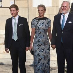 Benedicta de Dinamarca y Alexandra zu Sayn-Wittgenstein-Berleburg con su marido y su hijo Richard en la boda de Theodora de Grecia y Matthew Kumar