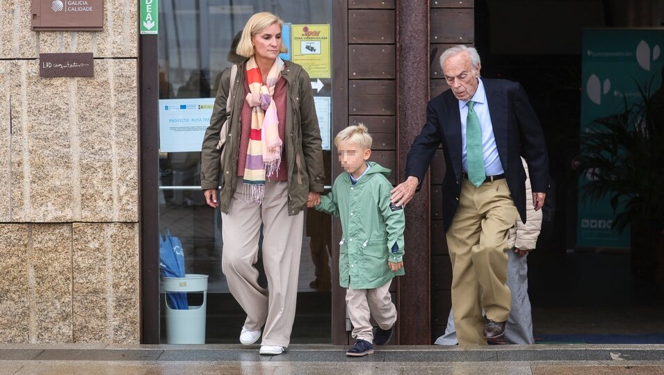 María Zurita, Carlitos Zurita y Carlos Zurita en un almuerzo con el Rey Juan Carlos en Sanxenxo