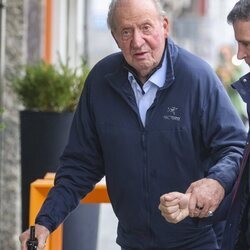 El Rey Juan Carlos saliendo a comer en Sanxenxo