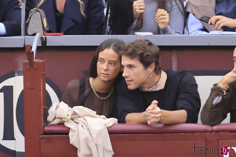 Victoria Federica e Iván Bernabé en una corrida de toros de Roca Rey