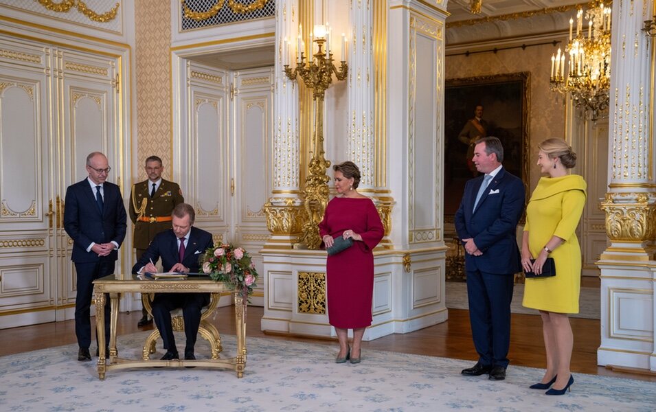 Enrique de Luxemburgo firma el Decreto por el que Guillermo de Luxemburgo se convierte en Lugarteniente Representante