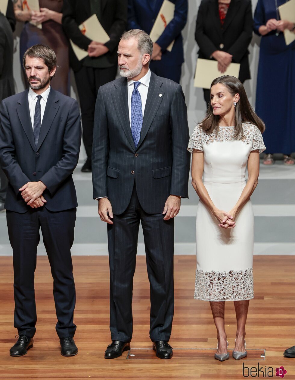 Los Reyes Felipe y Letizia junto al Ministro de Cultura en los Premios Nacionales de la Cultura 2022 y 2023