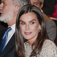 Primer plano de la Reina Letizia en los Premios Nacionales de Cultura 2022-2023