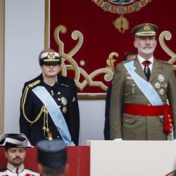 El Rey Felipe, la Reina Letizia y la Princesa Leonor en el desfile del Día de la Hispanidad 2024