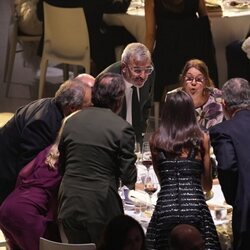 Los Reyes Felipe y Letizia soplando la vela de la tarta por el 75 aniversario del Grupo Planeta en la entrega del Premio Planeta 2024