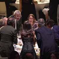 Los Reyes Felipe y Letizia soplando la vela de la tarta por el 75 aniversario del Grupo Planeta en la entrega del Premio Planeta 2024