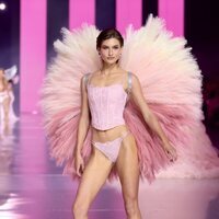 Grace Elizabeth durante el Victoria's Secret Fashion Show 2024