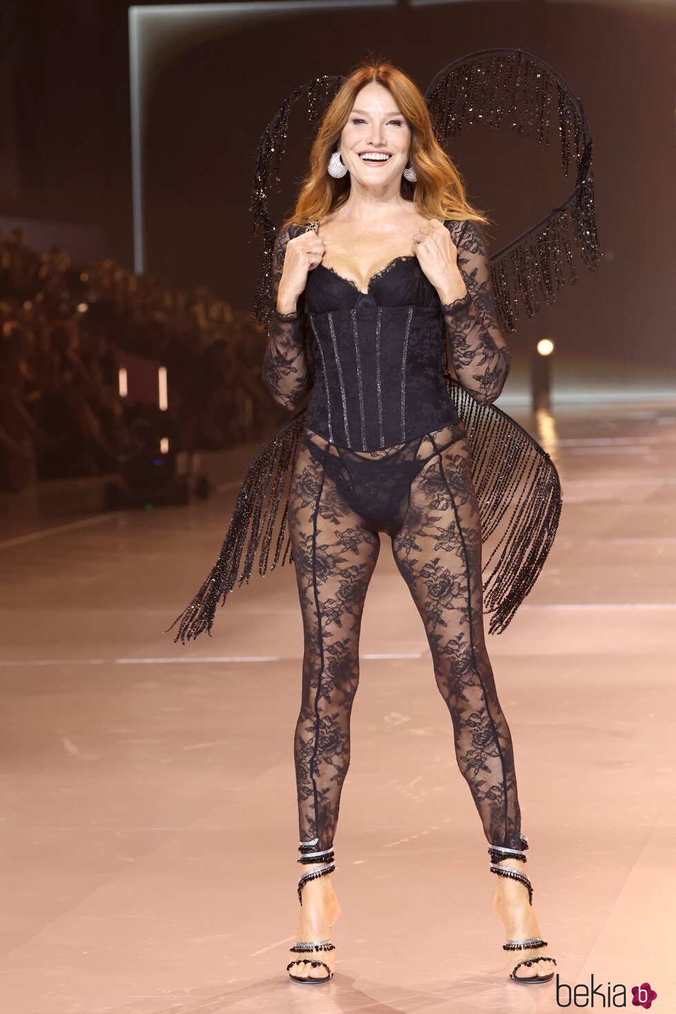 Carla Bruni durante el Victoria's Secret Fashion Show 2024