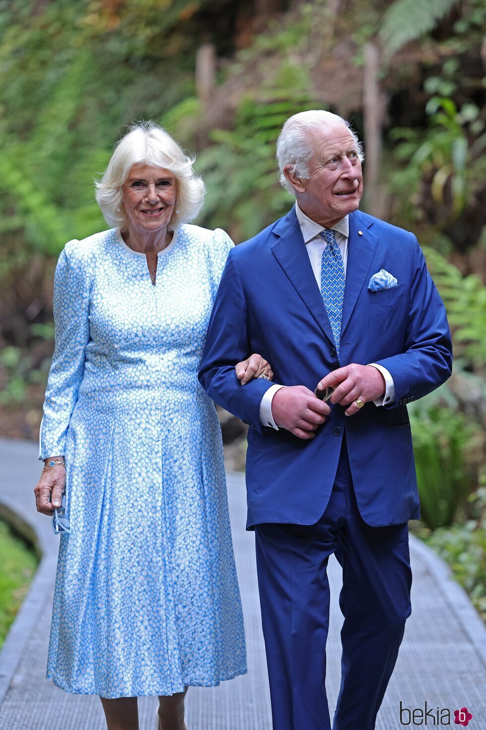 Los Reyes Carlos III y Camilla visitan el Jardín Botánico de Canberra durante su visita de estado a Australia en octubre de 2024