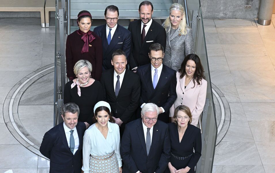 Victoria y Daniel de Suecia, Haakon y Mette-Marit de Noruega y Federico y Mary de Dinamarca en el 25 aniversario de la embajada nórdica en Berlín