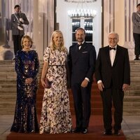 Haakon y Mette-Marit de Noruega con el Presidente de Alemania y su esposa en una cena de gala en el Palacio Bellevue