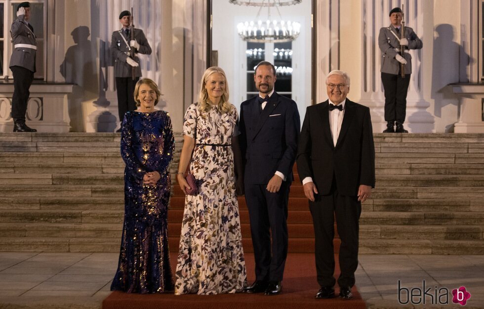 Haakon y Mette-Marit de Noruega con el Presidente de Alemania y su esposa en una cena de gala en el Palacio Bellevue