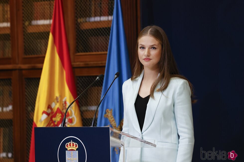 La Princesa Leonor en la biblioteca de la Universidad de Oviedo en el acto de entrega de la Medalla de Asturias