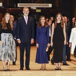 La Princesa Leonor, el Rey Felipe, la Reina Letizia y la Infanta Sofía en el concierto de los Premios Princesa de Asturias 2024