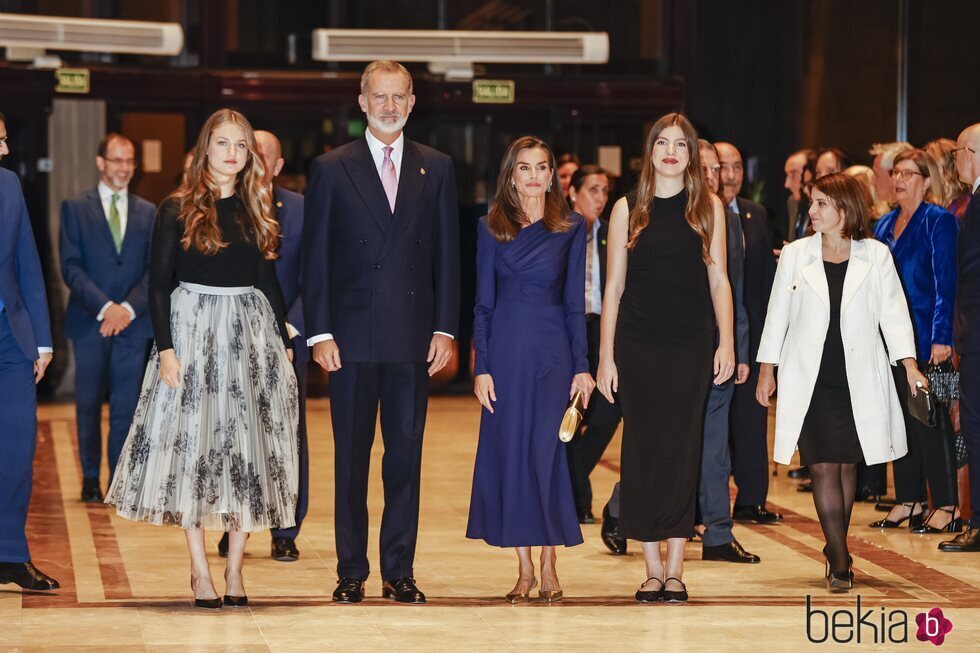 La Princesa Leonor, el Rey Felipe, la Reina Letizia y la Infanta Sofía en el concierto de los Premios Princesa de Asturias 2024