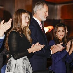 La Princesa Leonor, el Rey Felipe y la Reina Letizia durante el concierto de los Premios Princesa de Asturias 2024