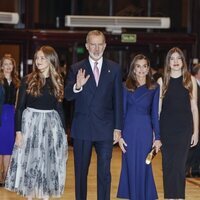 La Princesa Leonor, el Rey Felipe, la Reina Letizia y la Infanta Sofía llegan al concierto de los Premios Princesa de Asturias