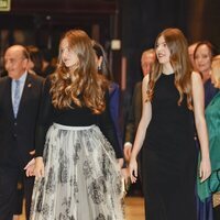 La Princesa Leonor y la Infanta Sofía llegan al concierto de los Premios Princesa de Asturias