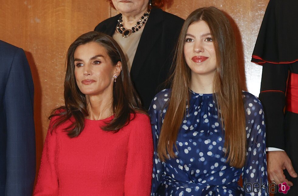 La Reina Letizia y la Infanta Sofía en los Premios Fin de Grado 2023 en Oviedo