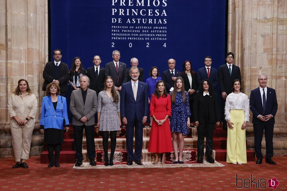 Los Reyes, la Princesa y la Infanta en la audiencia previa con los galardonados de los Premios Princesa de Asturias 2024