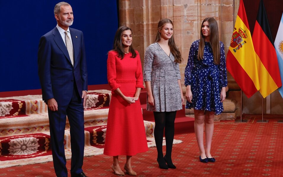 Los Reyes Felipe y Letizia, la Princesa Leonor y la Infanta Sofía en la audiencia previa a los Premios Princesa de Asturias 2024