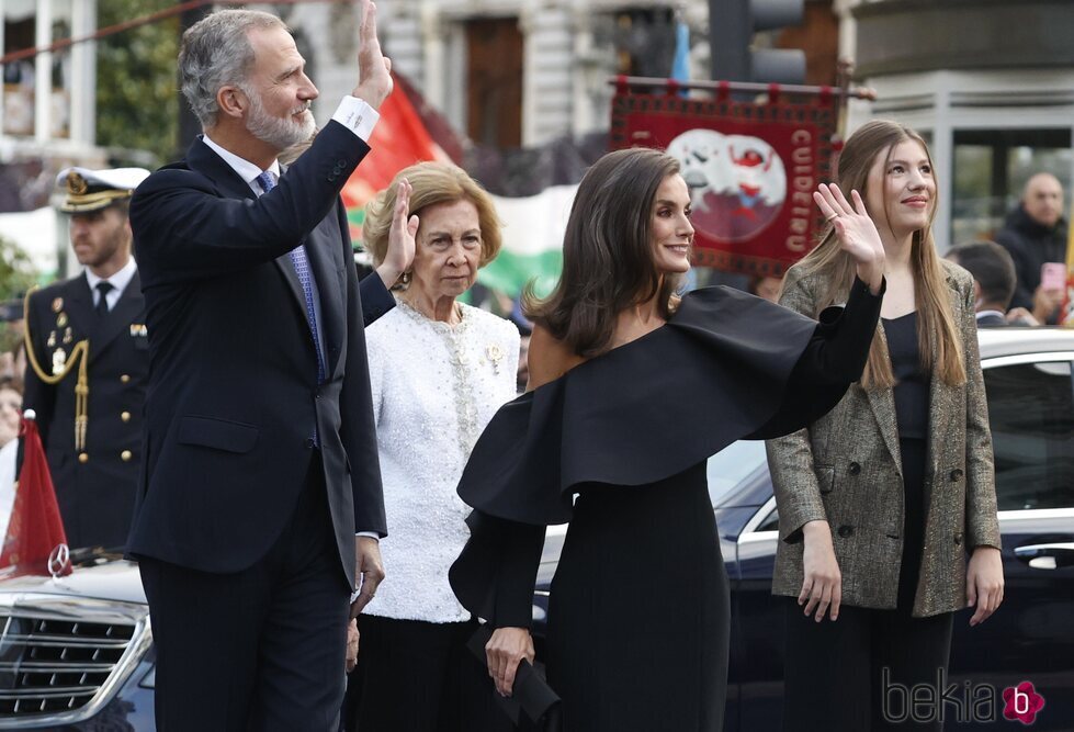 El Rey Felipe, la Reina Sofía, la Reina Letizia y la Infanta Sofía llegan a los Premios Princesa de Asturias