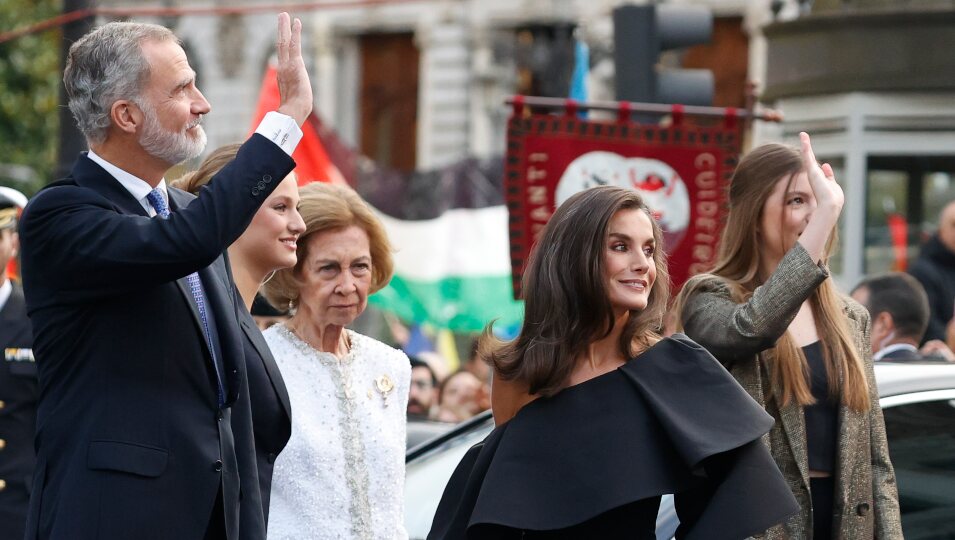 El Rey Felipe, la Princesa Leonor, la Reina Sofía, la Reina Letizia y la Infanta Sofía llegan a los Premios Princesa de Asturias