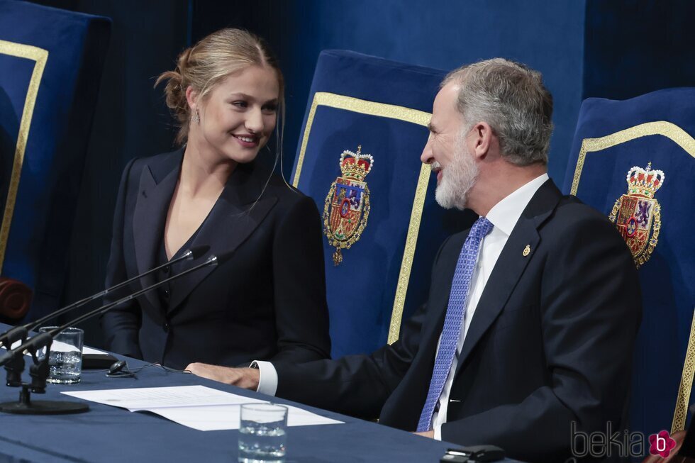 La complicidad del Rey Felipe y la Princesa Leonor en los Premios Princesa de Asturias 2024