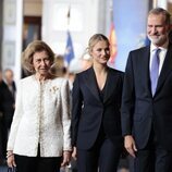 La Reina Sofía, la Princesa Leonor, el Rey Felipe y la Reina Letizia marchándose de los Premios Princesa de Asturias 2024