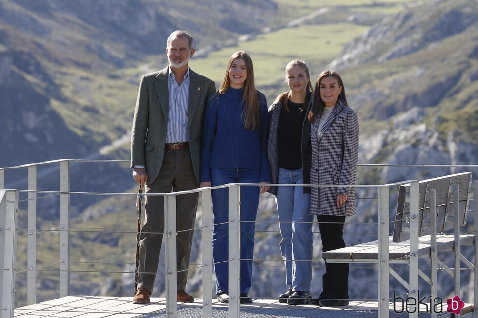 Los Reyes Felipe y Letizia, la Princesa Leonor y la Infanta Sofía en el Pueblo Ejemplar de Asturias 2024