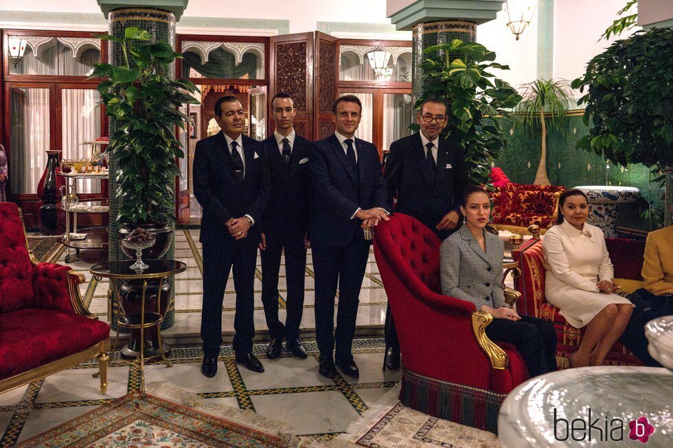 Moulay Rachid, Moulay Hassan de Marruecos, Emmanuel Macron, Mohamed VI y Lalla Khadija de Marruecos en la Visita de Estado del Presidente de Francia a Marr